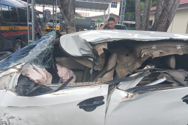 Mobil Rusak Parah, Joan Minta Oknum Polisi BS Bertanggungjawab