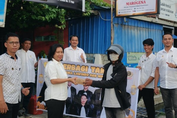 Wujud Kepedulian, Lawindo Sulteng dan Kantor Hukum Marogena Berbagi Takjil