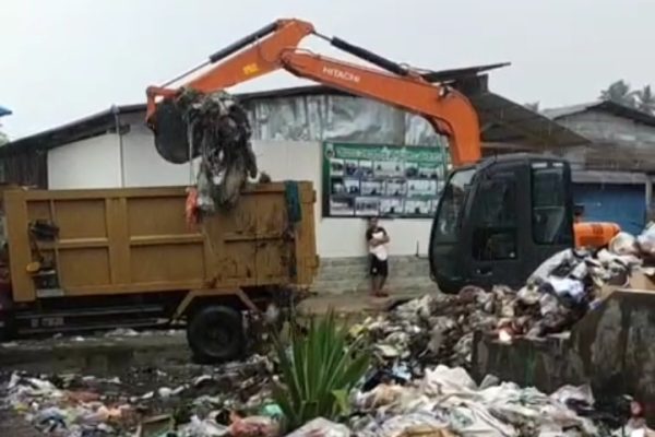 Dikeluhkan Warga, Pemkab Bolmong Libatkan Lintas Instansi Bersihkan Sampah di Sejumlah Titik