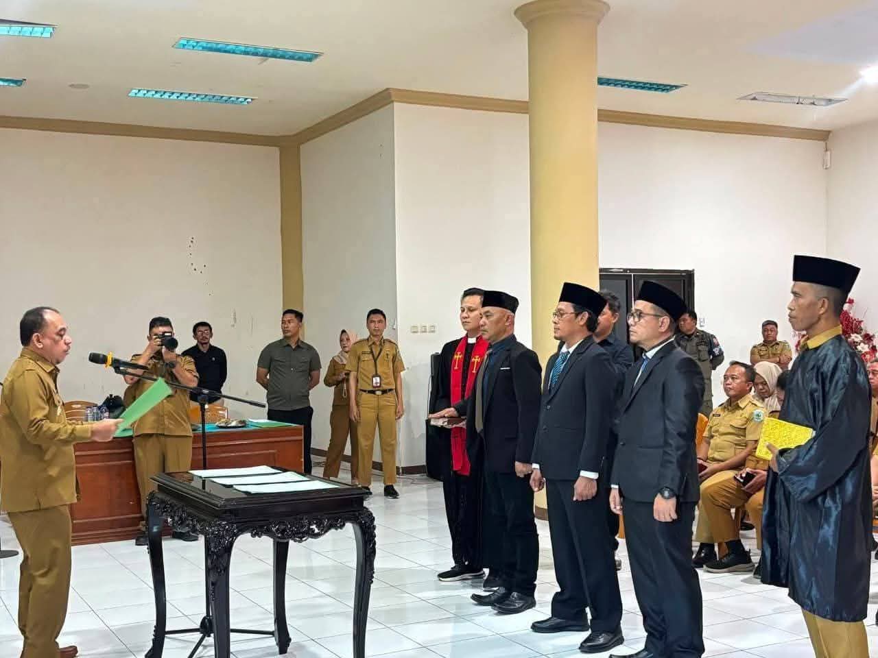 Bupati Yusra Alhabsyi lantik Direktur Perumda Air Minum Tirta Bukaka dan Direktur serta Dewan Pengawas Perumda Gadasera 